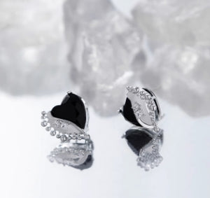 Exquisite fashionable black heart earrings