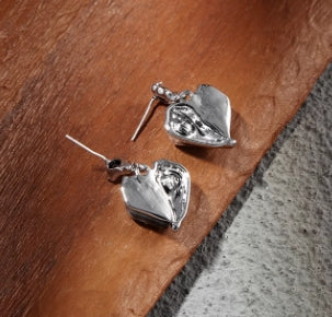 Sweet cool hot girl corroded heart earrings