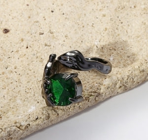 Emerald Metal Openwork Ring