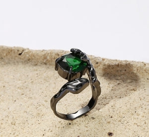 Emerald Metal Openwork Ring