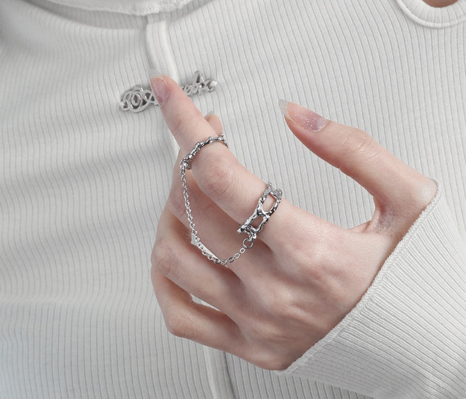 Textured chain two-finger ring