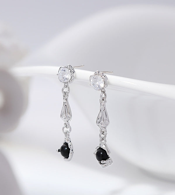 Black bead irregular earrings