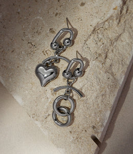 Metal heart asymmetric earrings