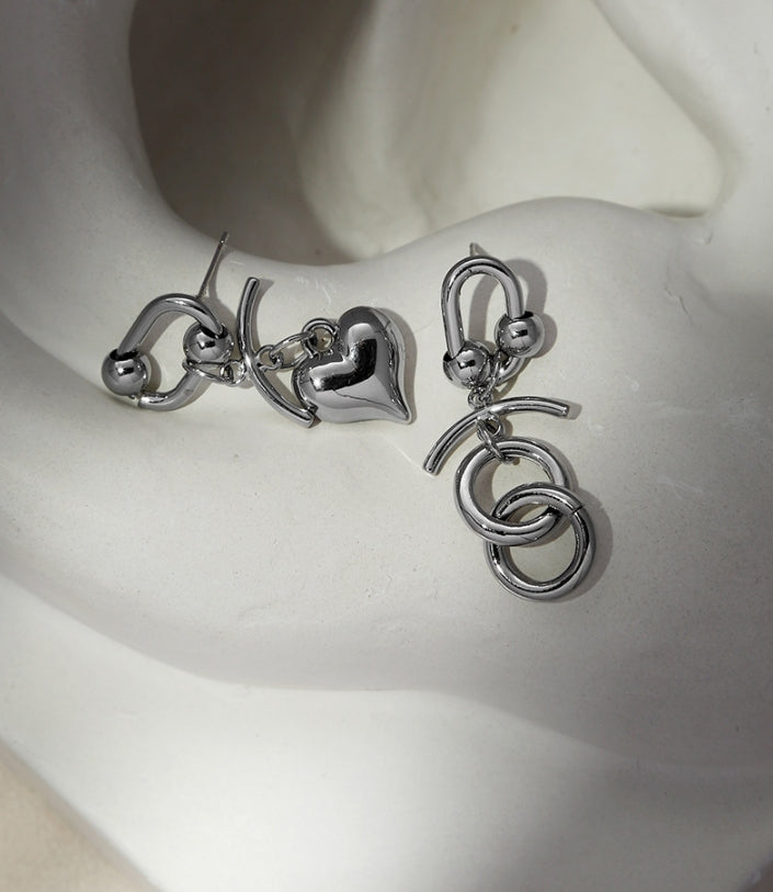 Metal heart asymmetric earrings