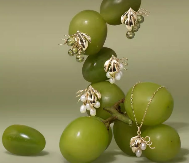 Mint Mambo Light Luxury Elegant Grape Pearl Earrings