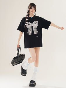 Loose-fitting short-sleeved T-shirt with butterfly print