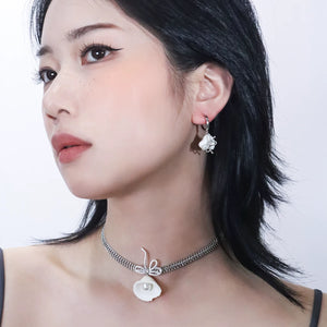 Bow Diamond Shell Necklace