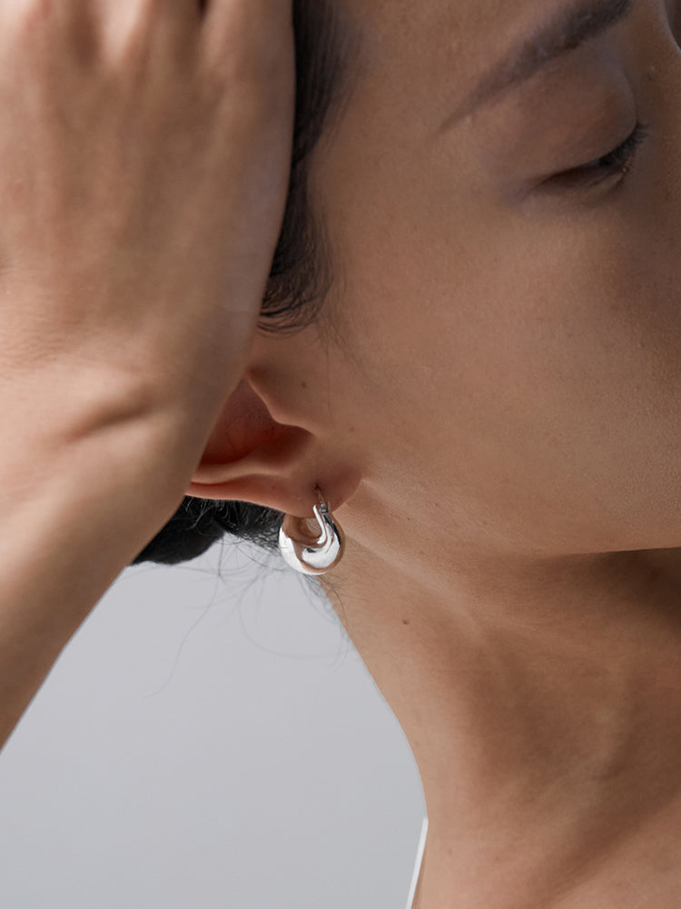 Delicate plain hoop earrings