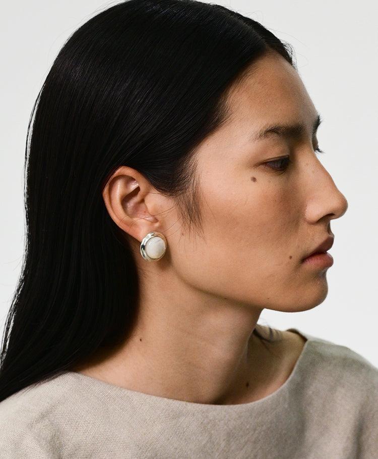 White mother-of-pearl earrings