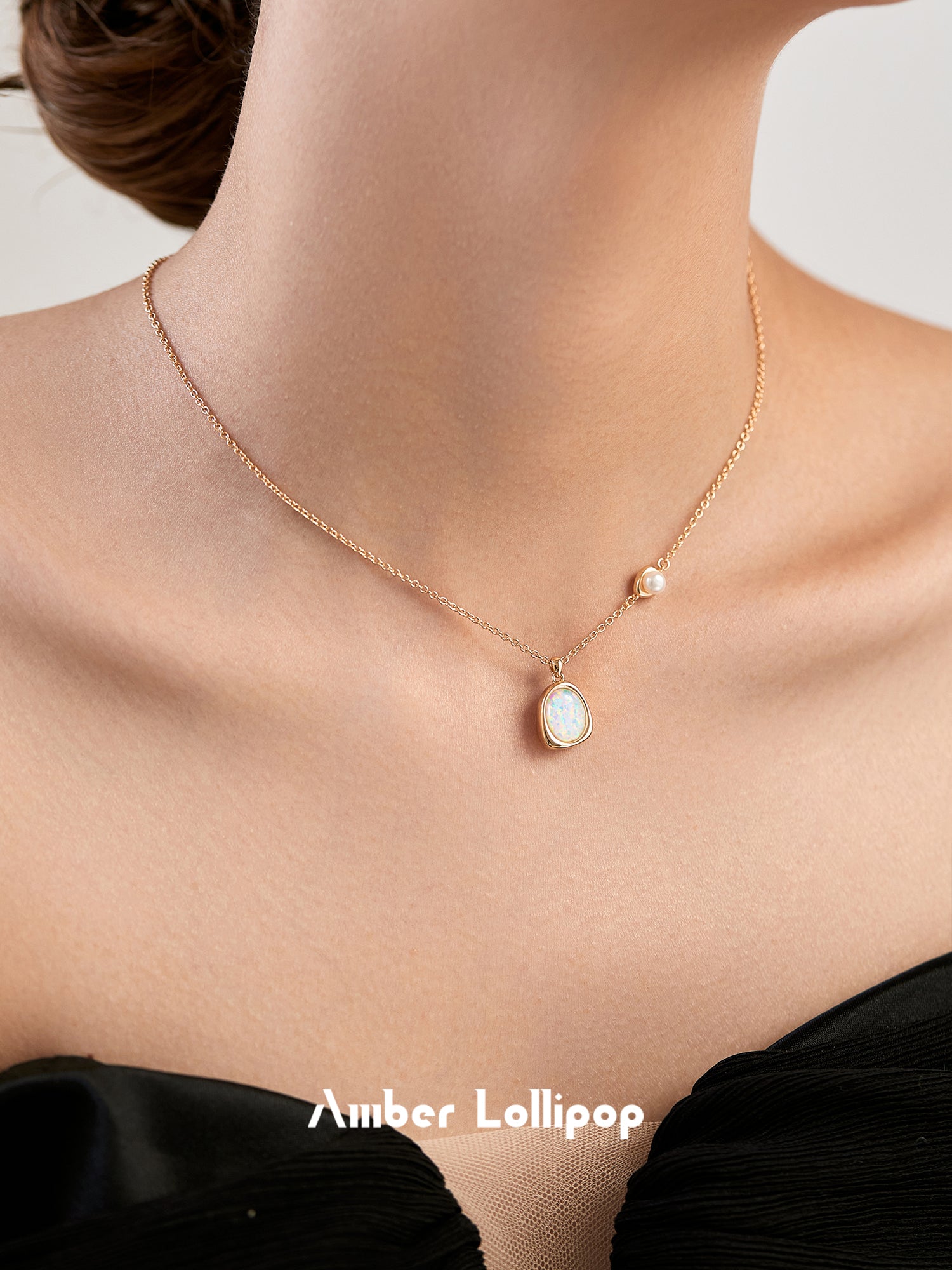 Opal pendant clavicle necklace