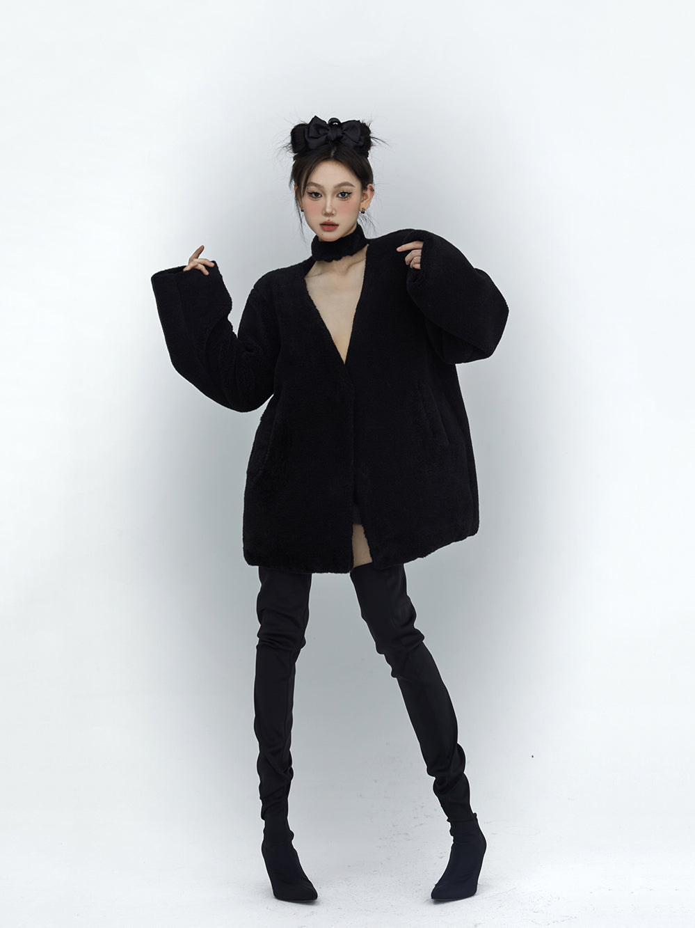 V-neck thick black long sleeved jacket