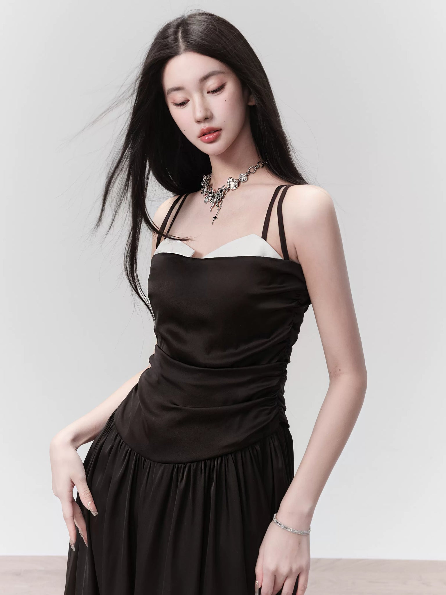 Temperament black pleated suspender dress