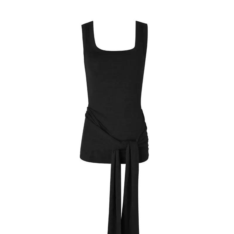 Large U-neck pleated slim fit vest