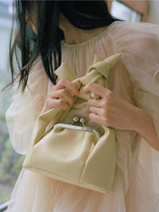 Isolation Flowering Knot Lock Bag French Cowhide Knot Clutch Bag