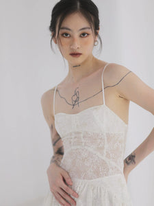 Waist-length lace suspender skirt