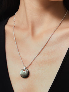 Long mother-of-pearl clavicle necklace