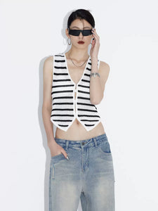 Sleeveless V-neck knitted outerwear vest