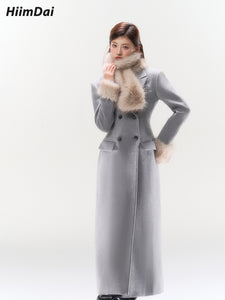 Hourglass waist with double breasted woolen coat