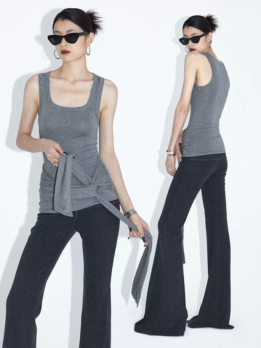 Large U-neck pleated slim fit vest