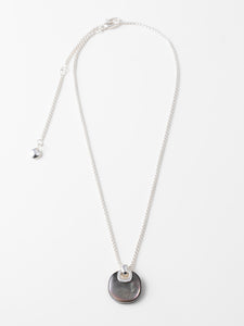 Long mother-of-pearl clavicle necklace