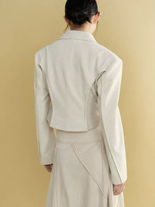 Waist-stitched short suit