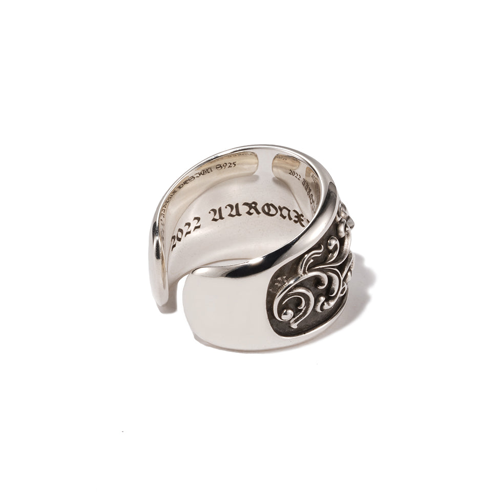 Wide open ring with 3D carved pattern