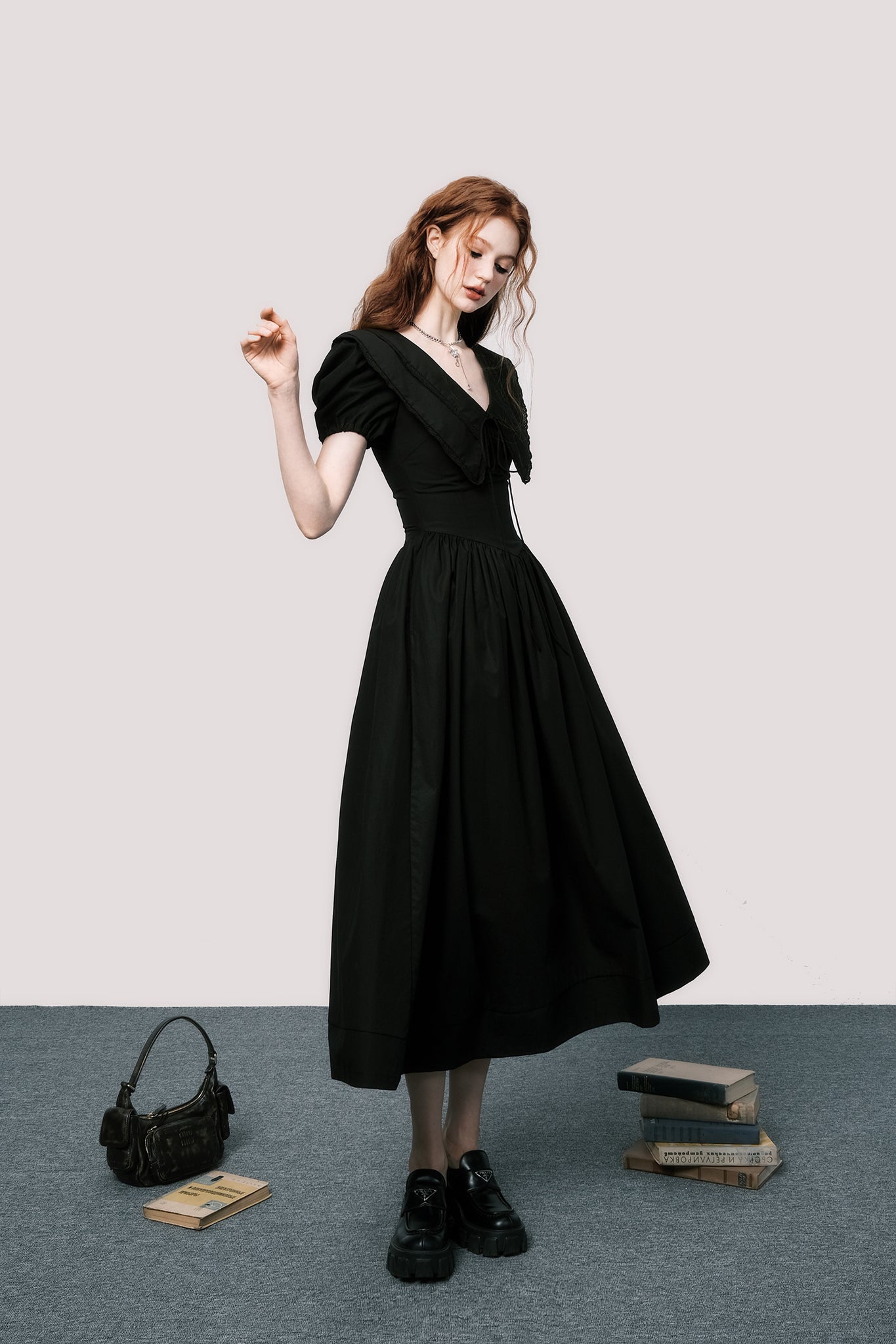 French style gentle v-neck puff sleeve black dress