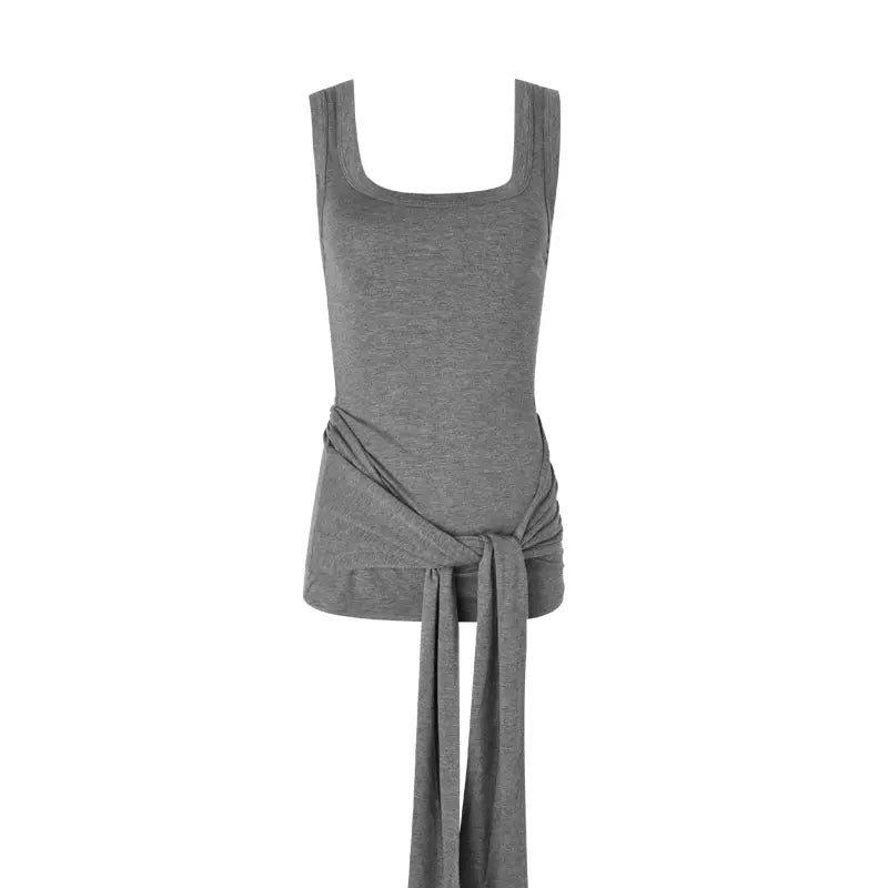 Large U-neck pleated slim fit vest