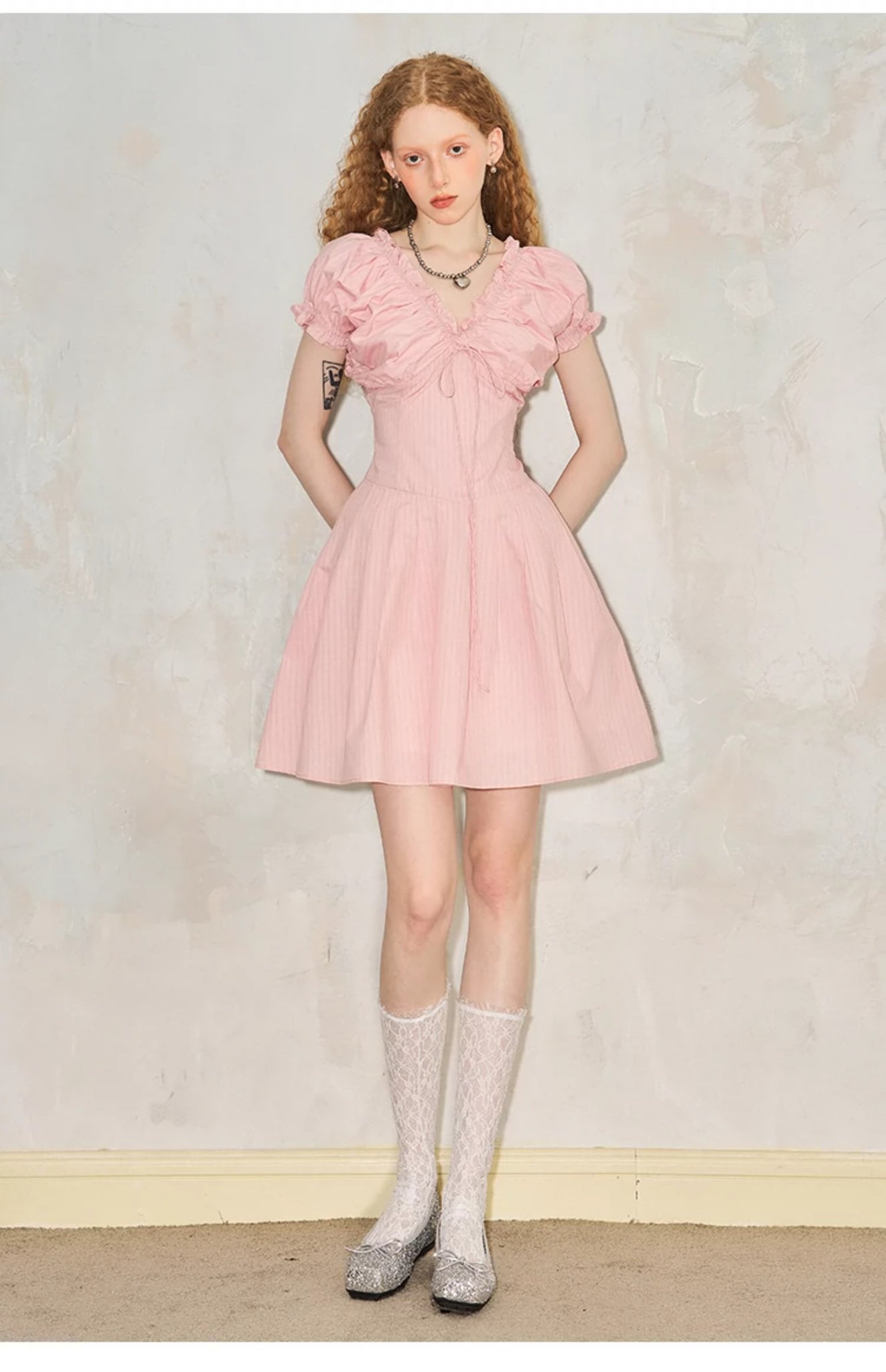 Gentle playful girly puff sleeve dress V-neck wrinkled tea break French dress