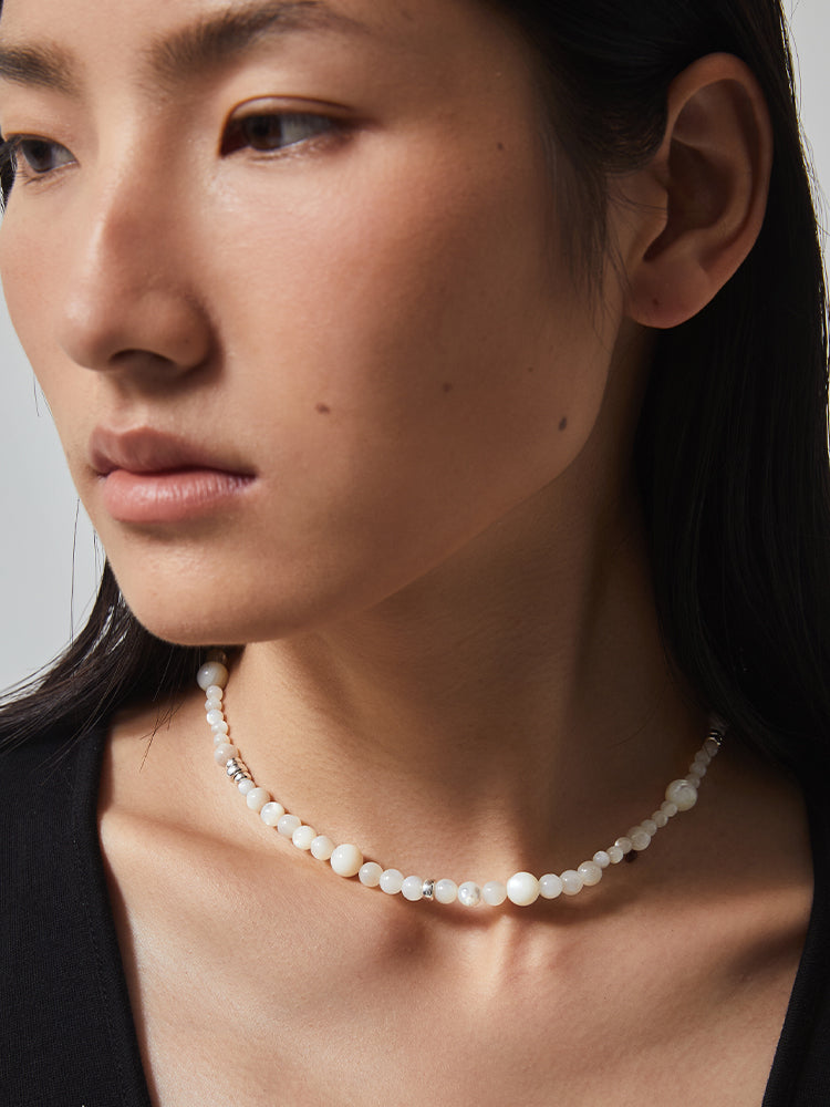 White mother-of-pearl beaded clavicle necklace