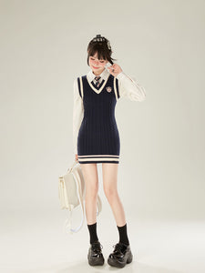 Knitted V-neck Slimming Sleeveless Dress: Internal T-shirt