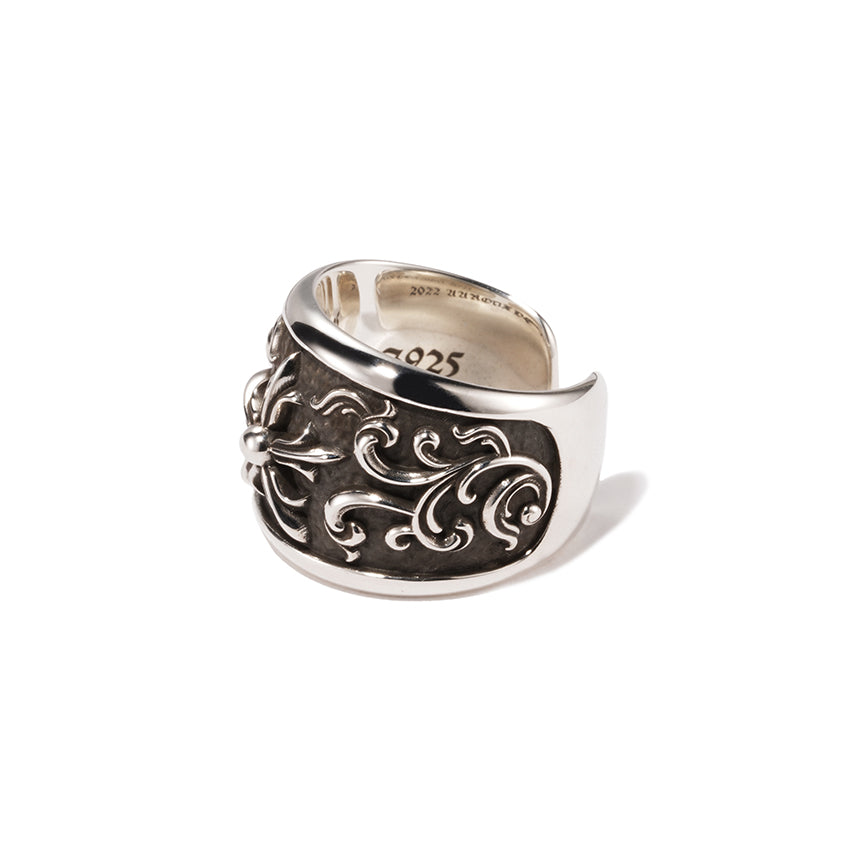 Wide open ring with 3D carved pattern