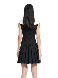 Contrast hem light dress