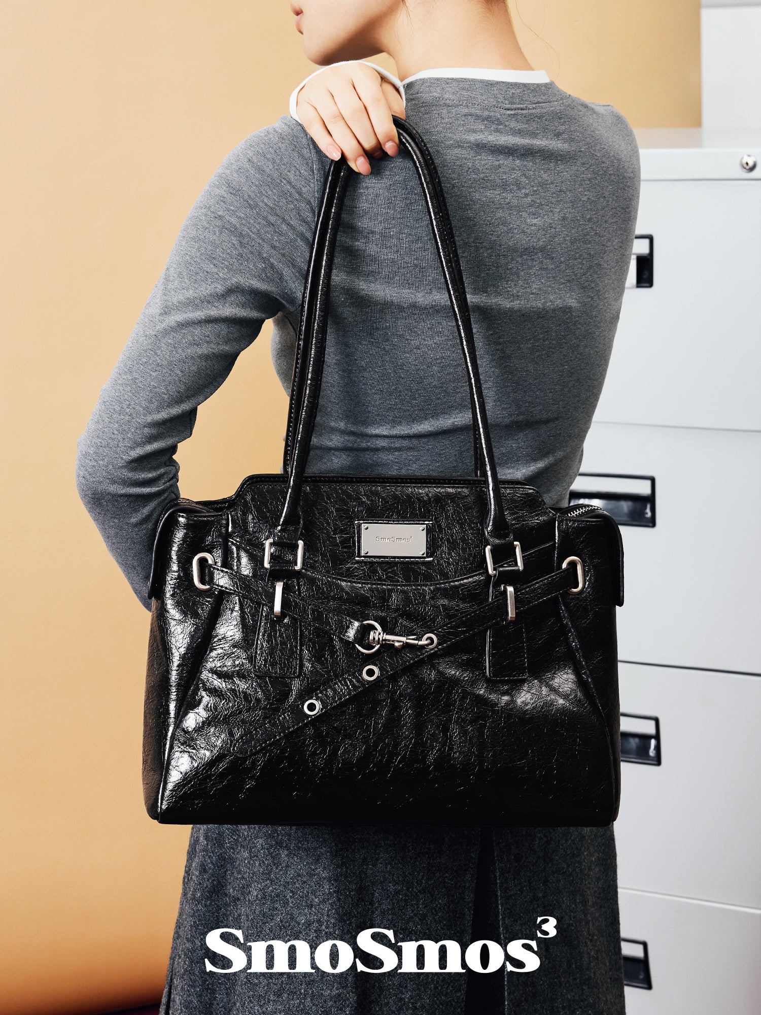 Retro Style Single Shoulder Commuter Black Bag