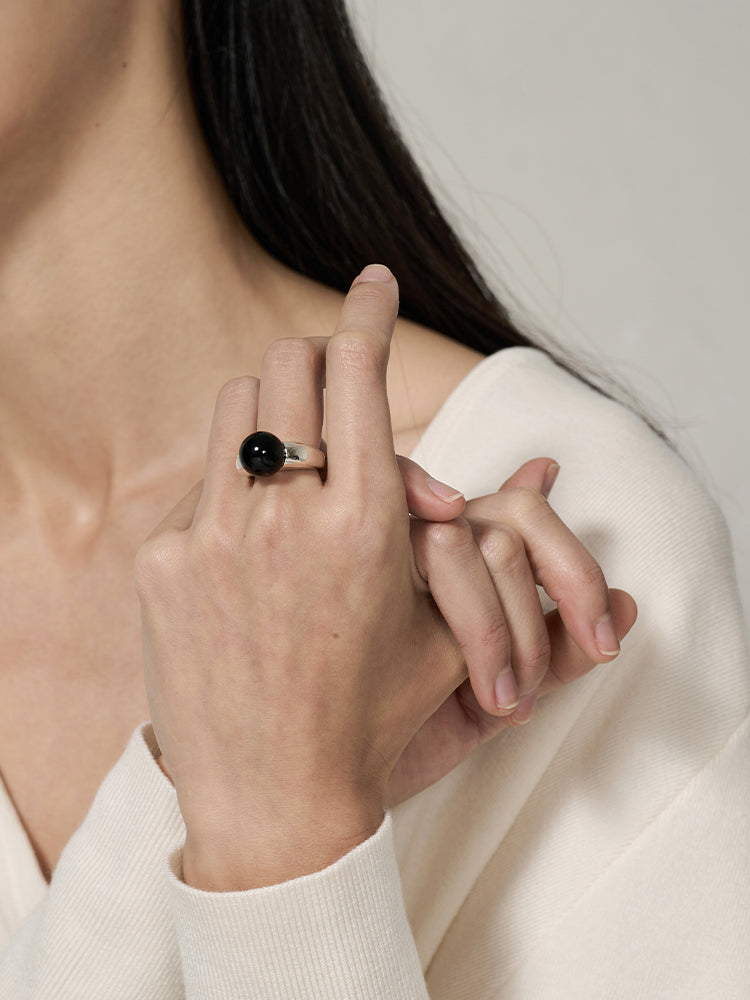 Simple exquisite three-dimensional black agate ring