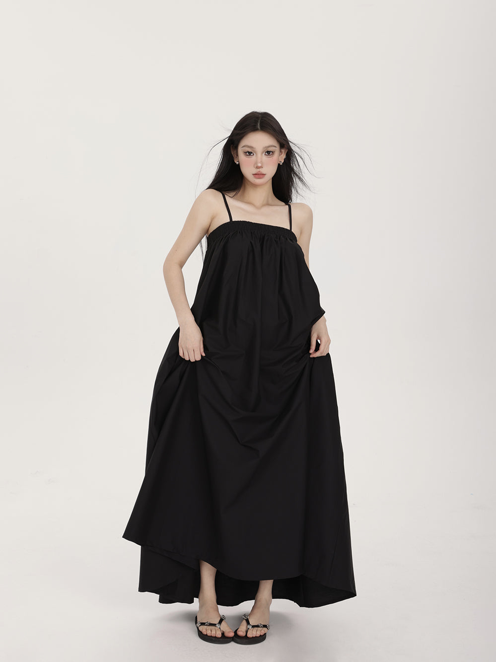 Loose-Fitting Long Black Strappy Dress