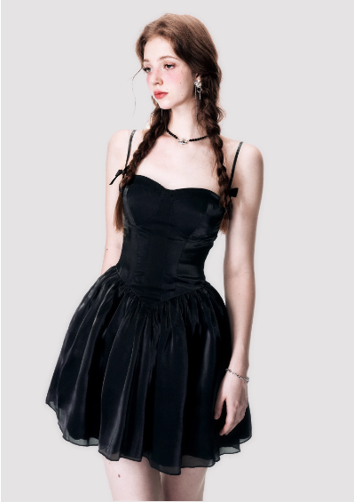 Black suspender dress, elegant and slim, puffy skirt